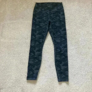 ⭐️ Fabletics camo leggings